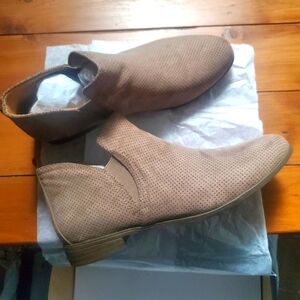 Ramble boot by Dr. Scholl's